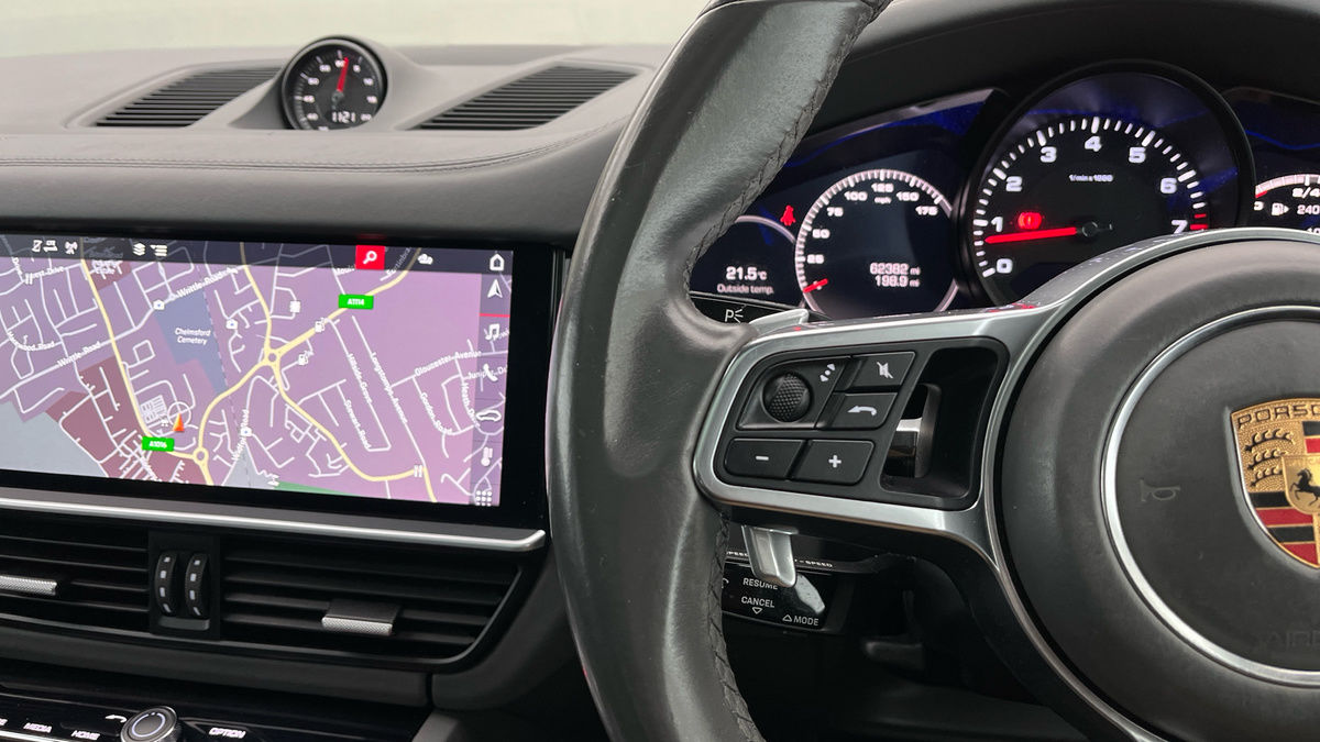 Porsche Cayenne Image 13