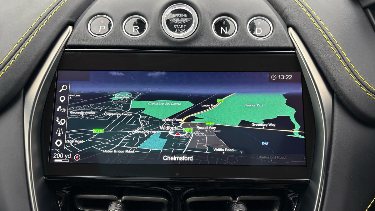 Aston Martin DBX Image 17