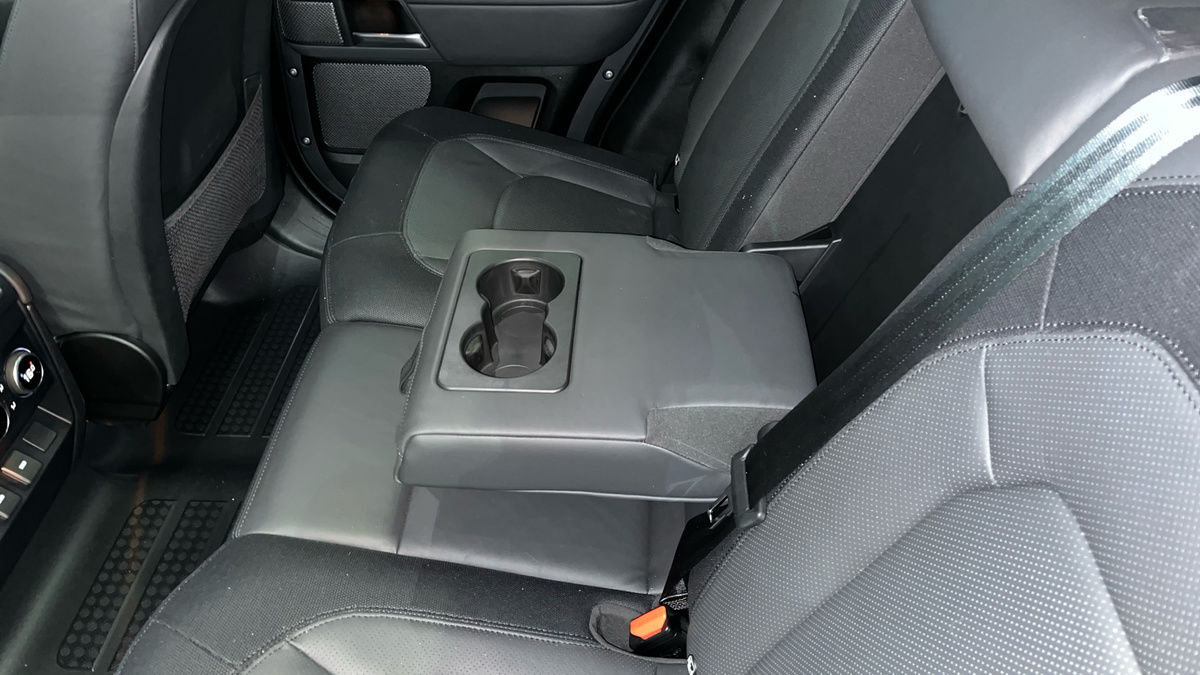 Land Rover Defender 110 Image 9
