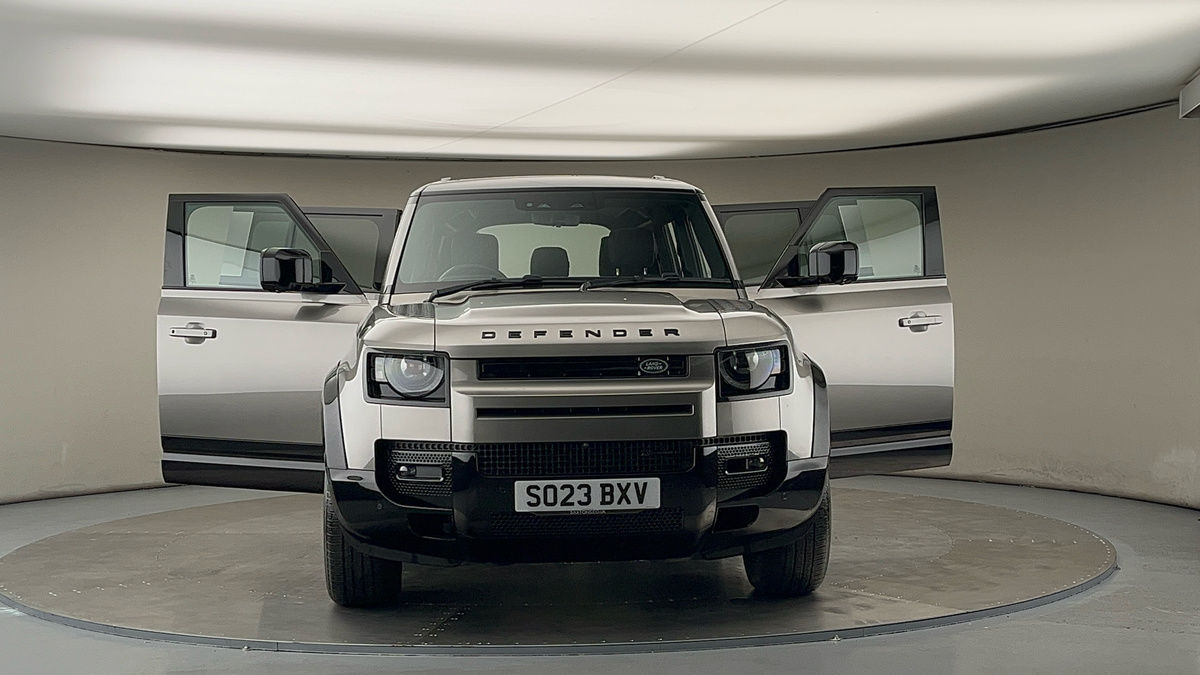 More views of Land Rover Defender 110