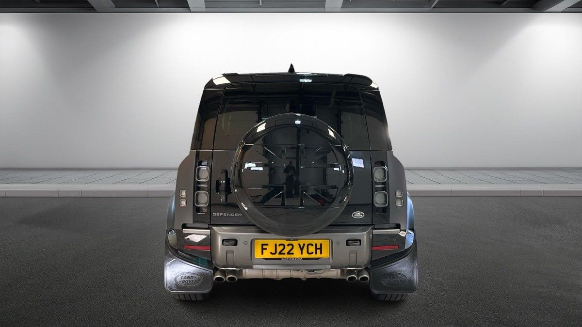 Land Rover Defender 110 Image 4