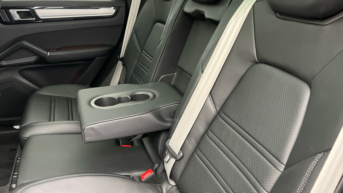 Porsche Cayenne Image 9