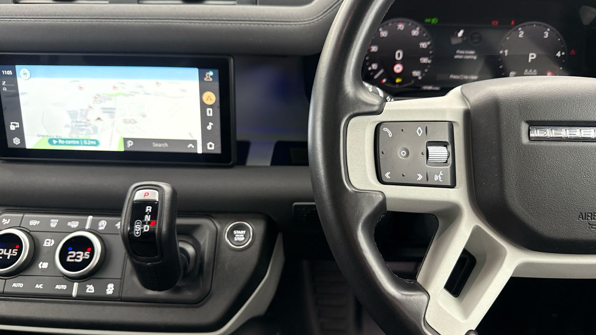 Land Rover Defender 110 Image 13