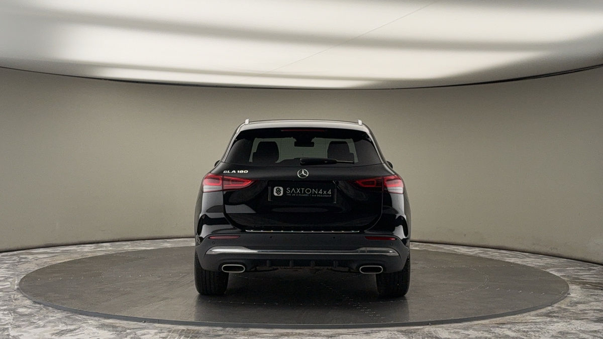 Mercedes-Benz GLA Image 3