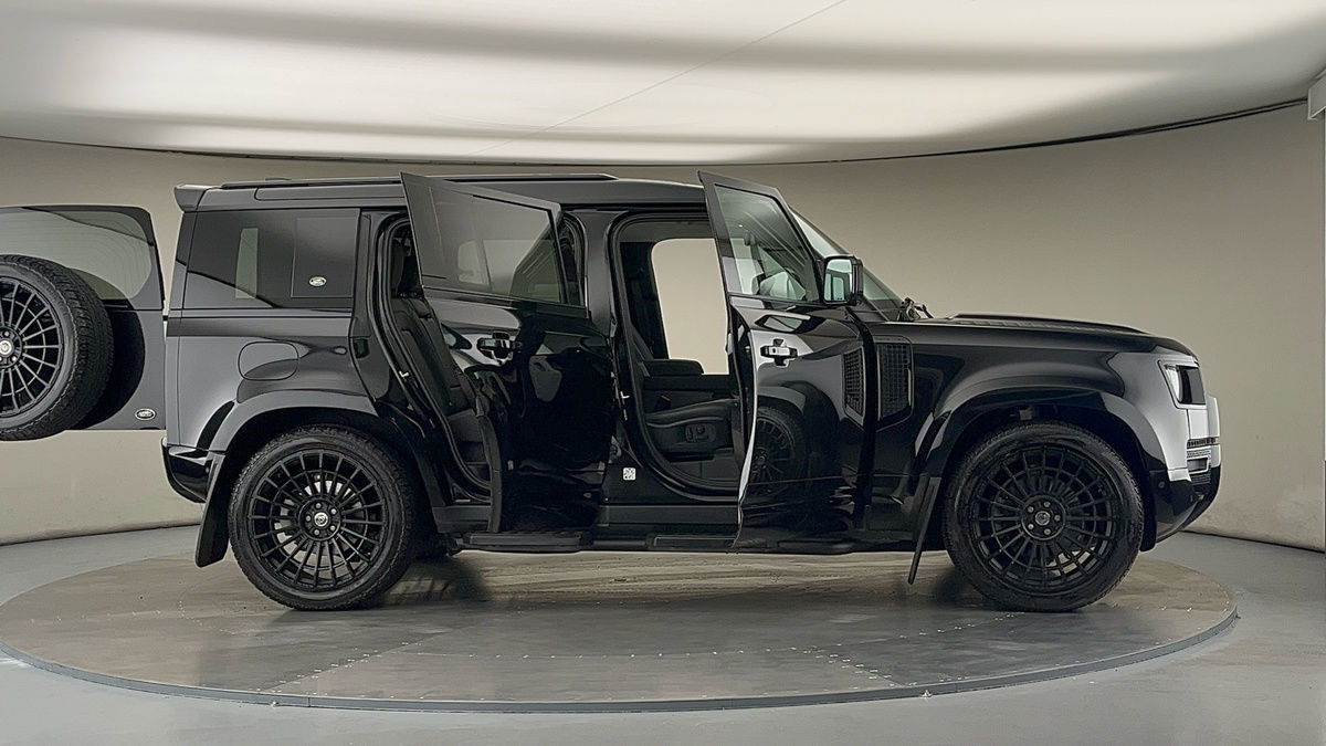 More views of Land Rover Defender 110