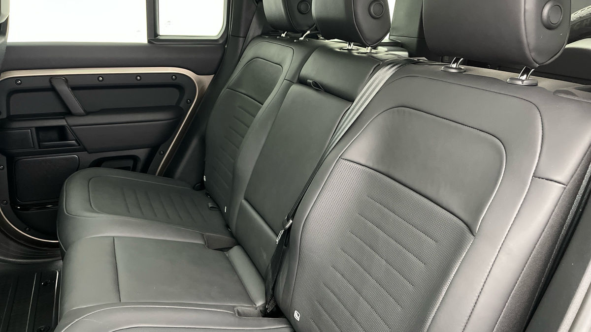 Land Rover Defender 110 Urban Image 10