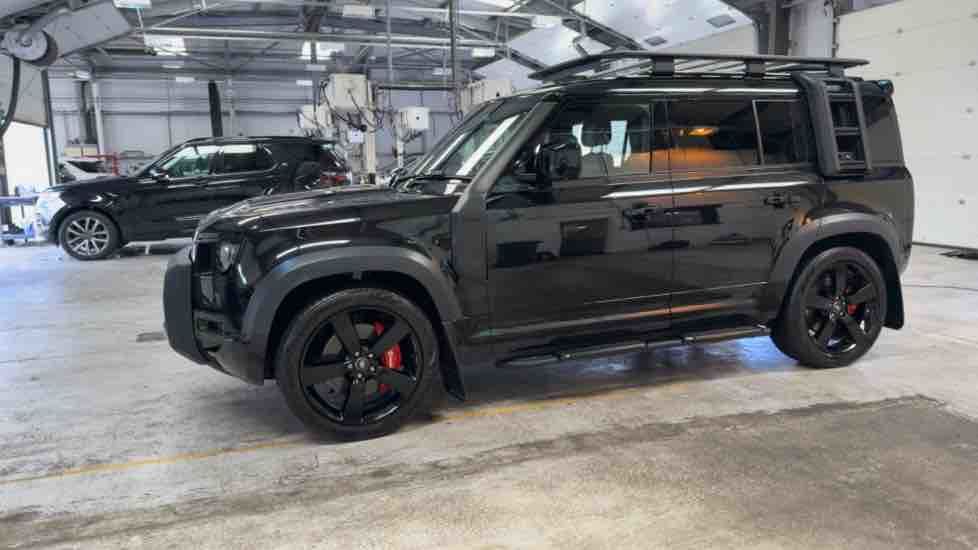 More views of Land Rover Defender 110
