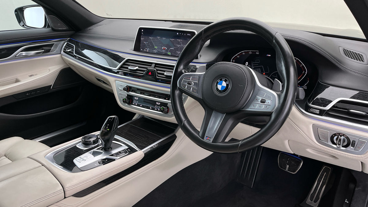 BMW 7 Series Image 5