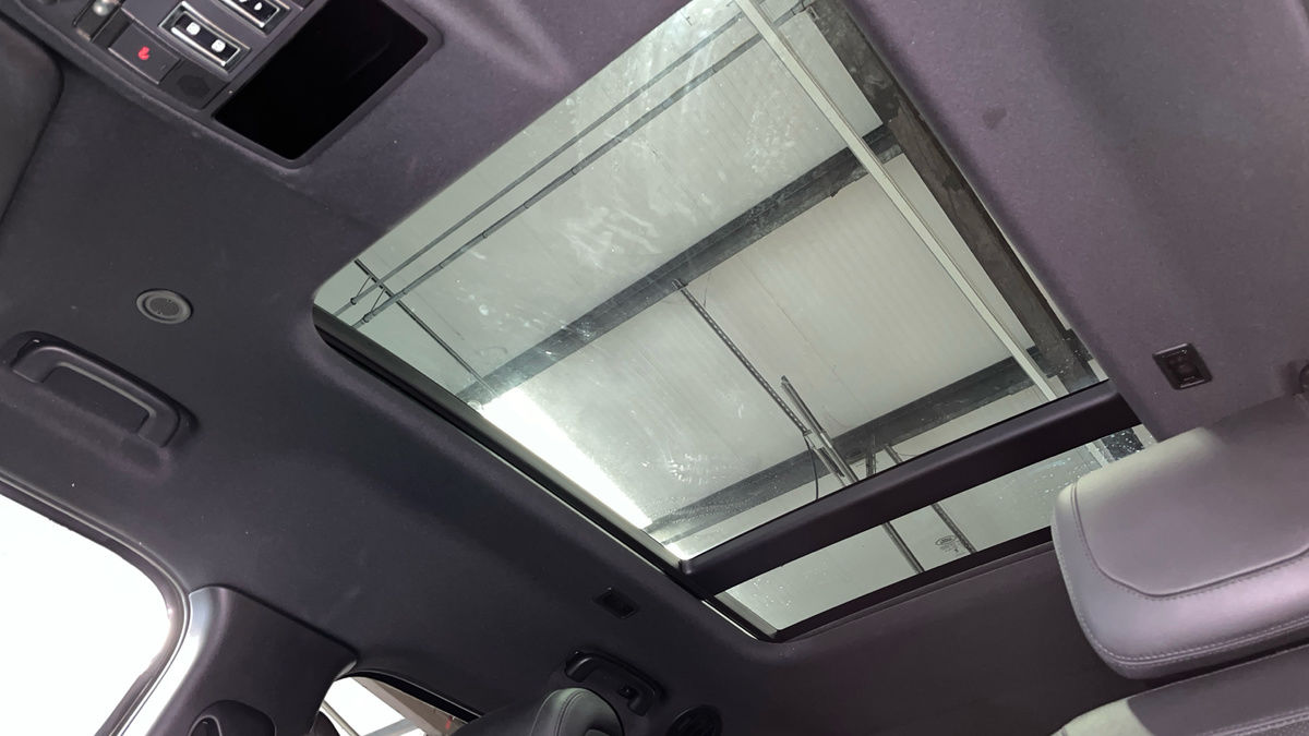 Land Rover Defender 130 Image 6