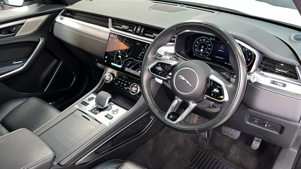 Jaguar F-PACE Image 5