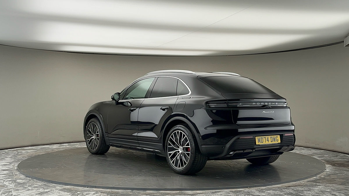 Porsche Macan Image 2
