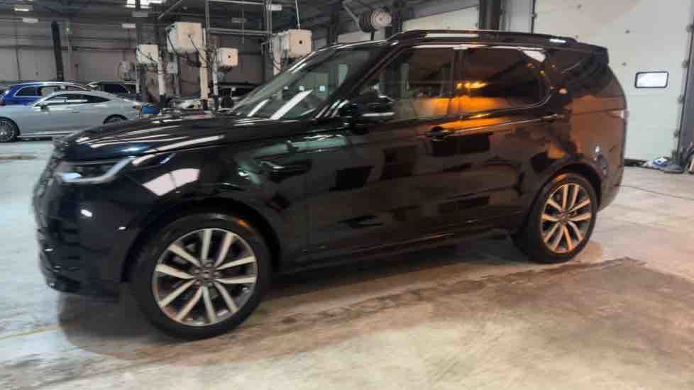 More views of Land Rover Discovery