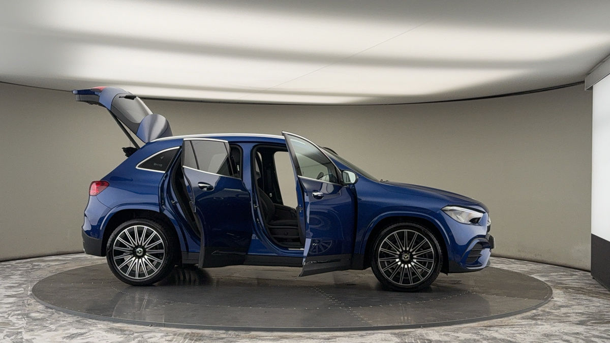 More views of Mercedes-Benz GLA