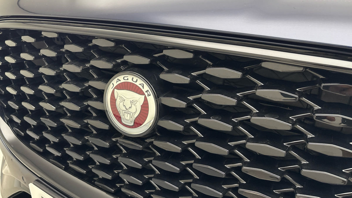 Jaguar F-PACE Image 24