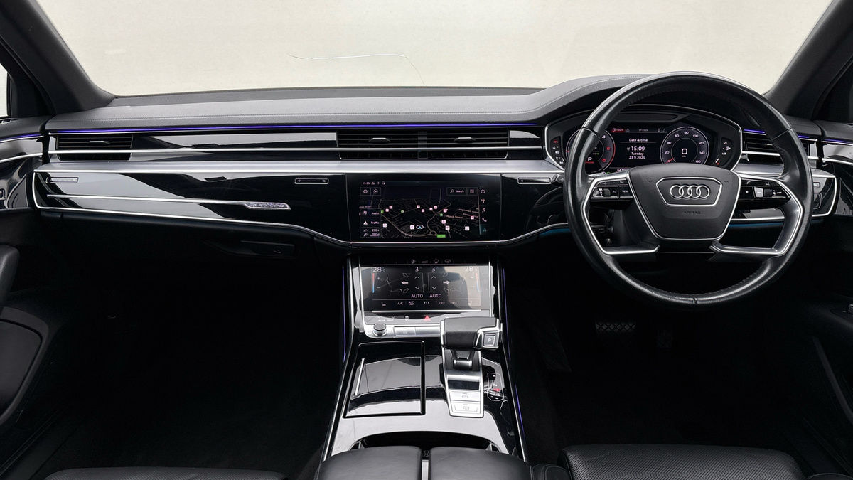 Audi A8 Image 18
