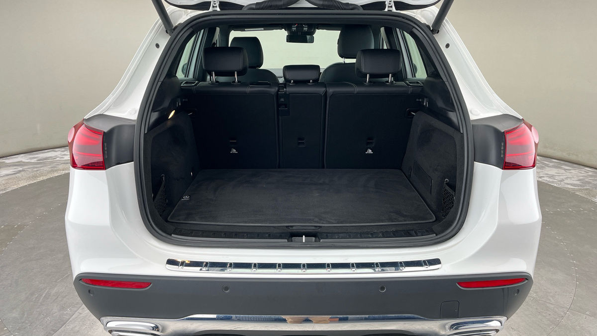 Mercedes-Benz GLA Image 11