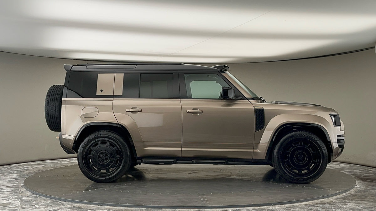 Land Rover Defender 110 Urban Image 20