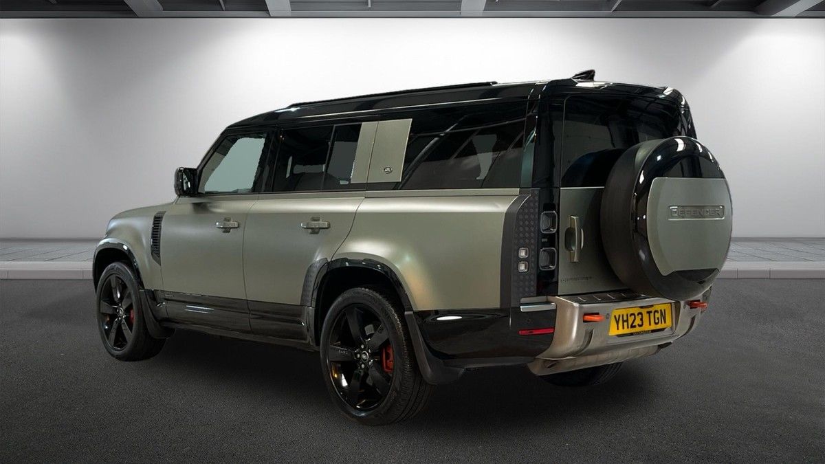 Land Rover Defender 130 Image 2