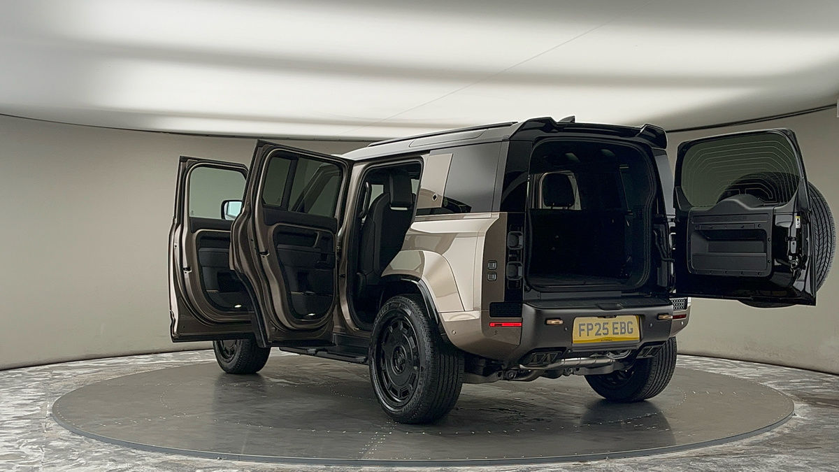 Land Rover Defender 110 Urban Image 27