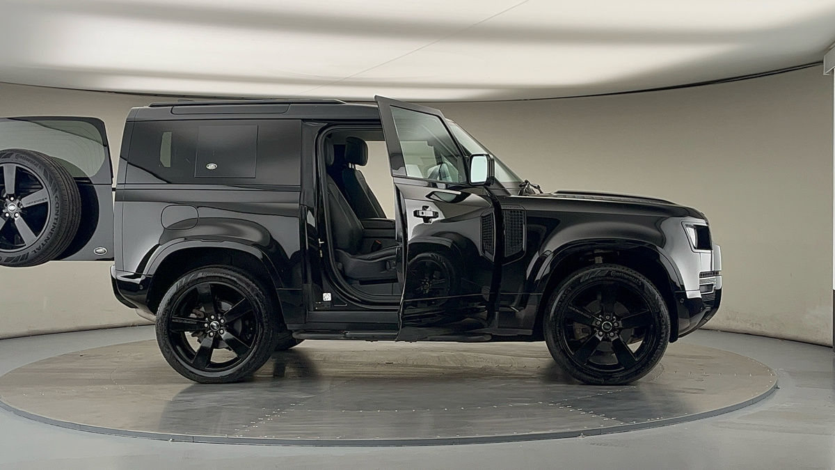 More views of Land Rover Defender 90