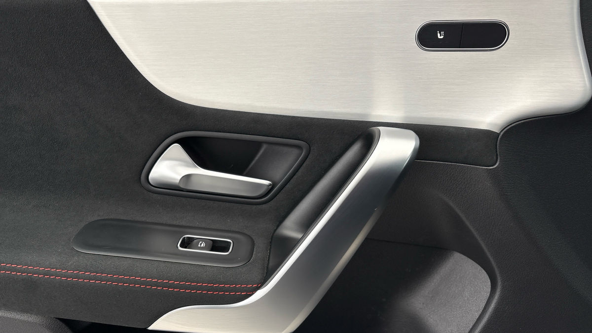 Mercedes-Benz CLA Image 19
