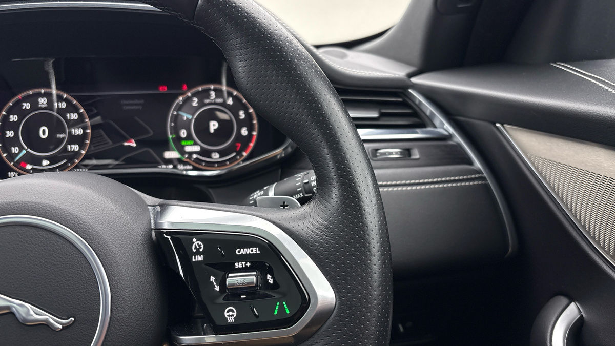 Jaguar F-PACE Image 14
