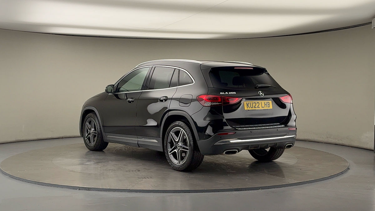 Mercedes-Benz GLA Image 2