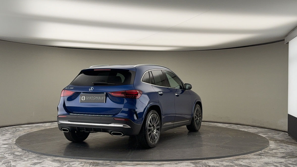 Mercedes-Benz GLA Image 21