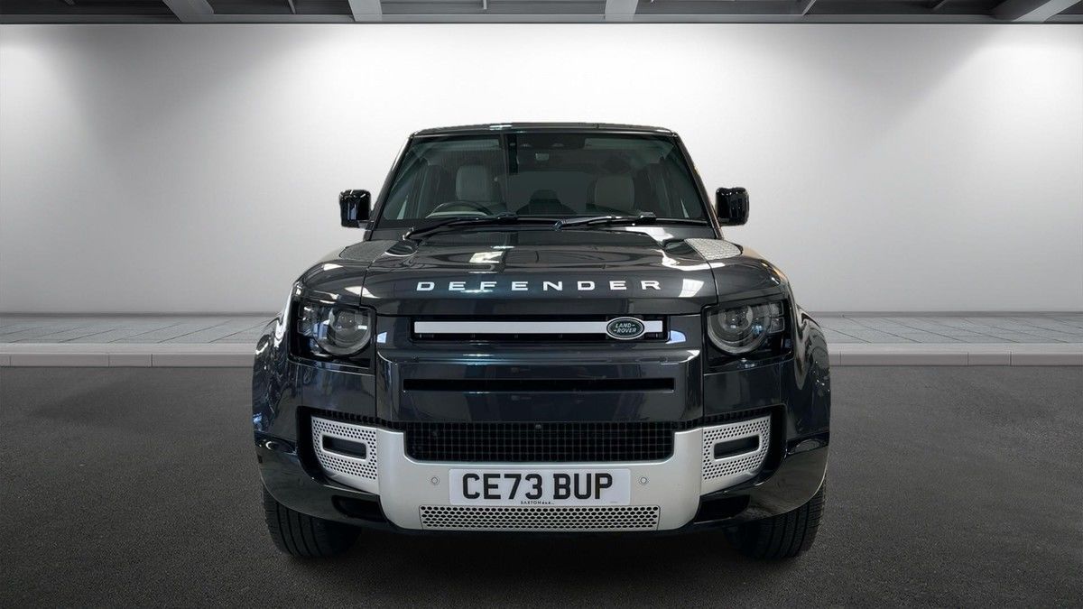 Land Rover Defender 110 Image 3