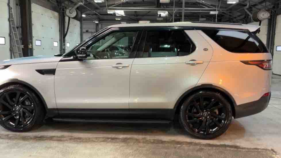 More views of Land Rover Discovery