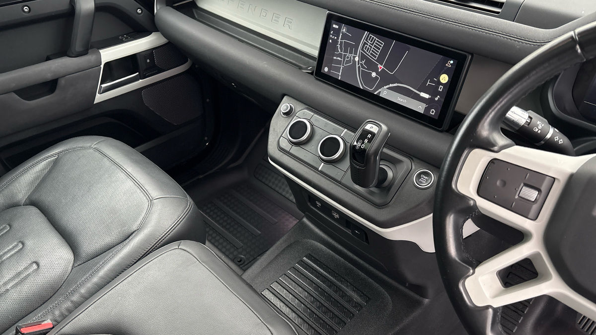 Land Rover Defender 90 Urban Image 18