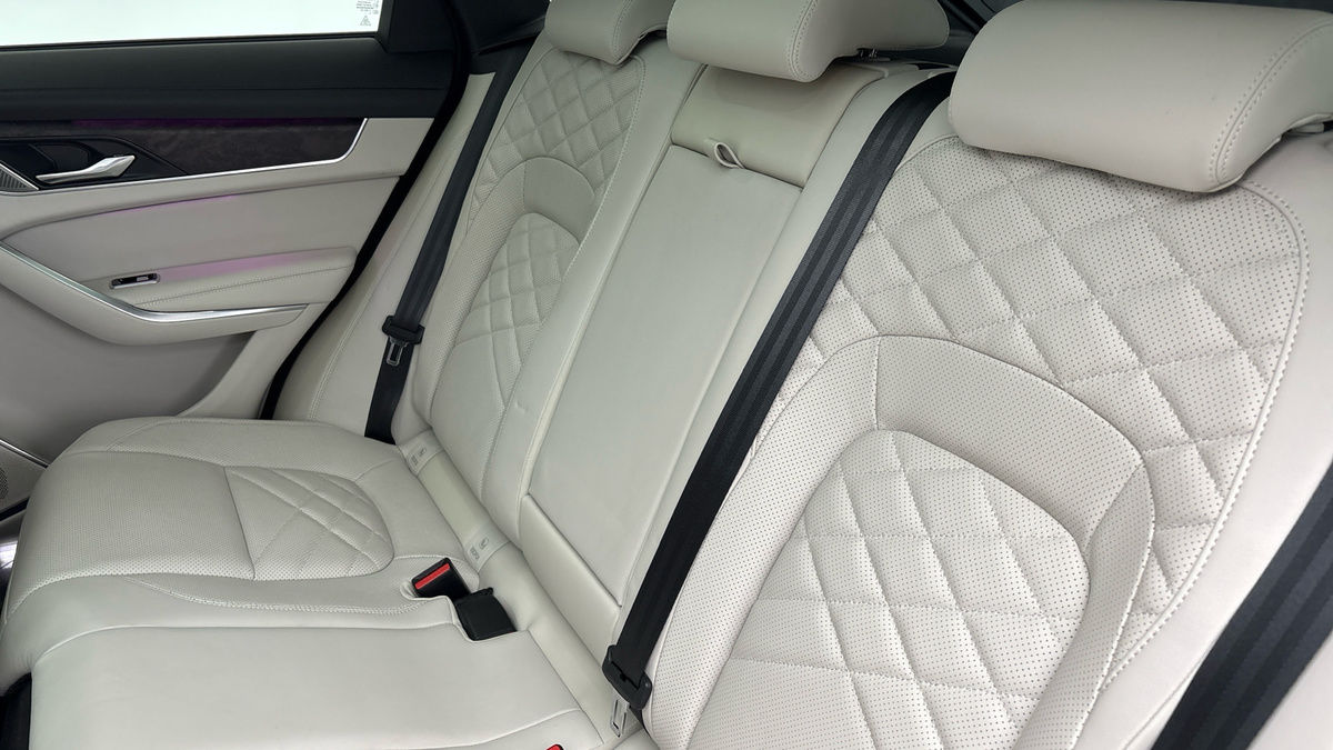 Jaguar F-PACE Image 8