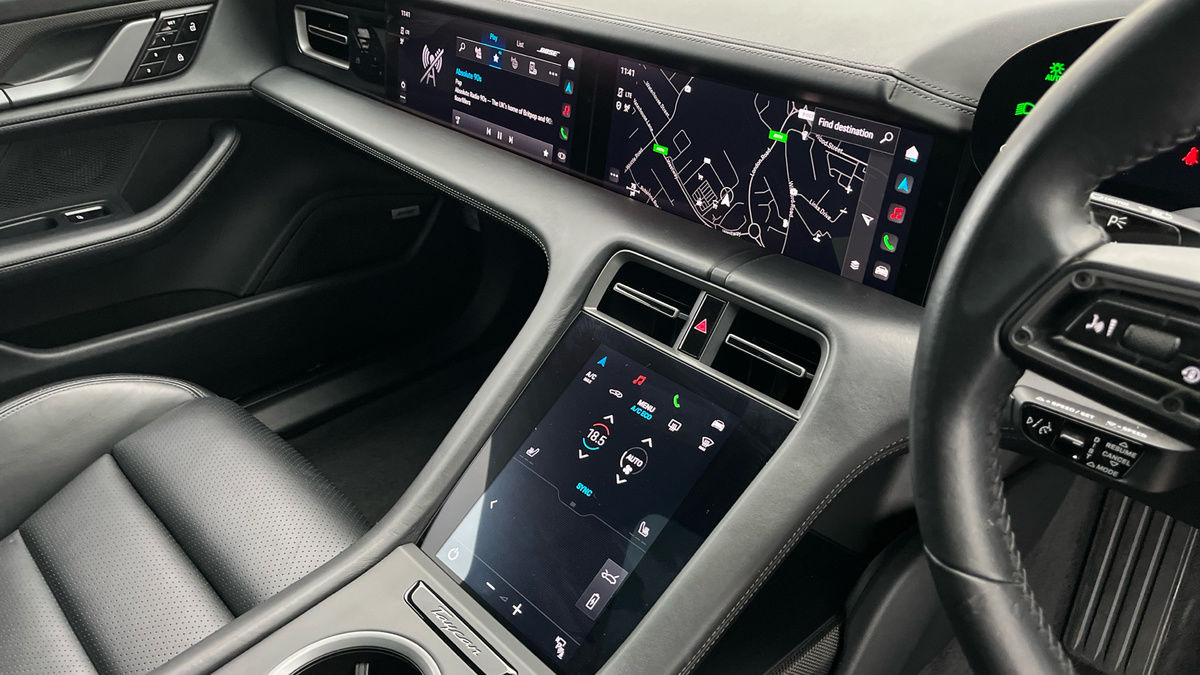Porsche Taycan Image 18