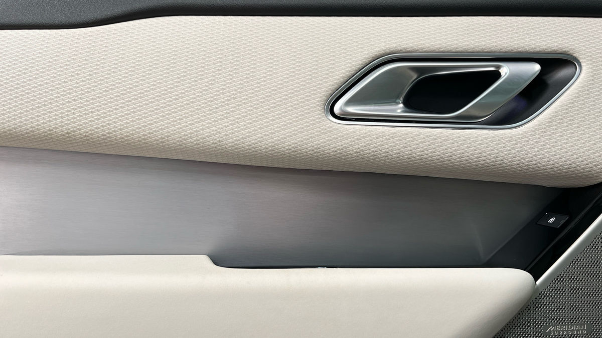 Land Rover Range Rover Velar Image 19