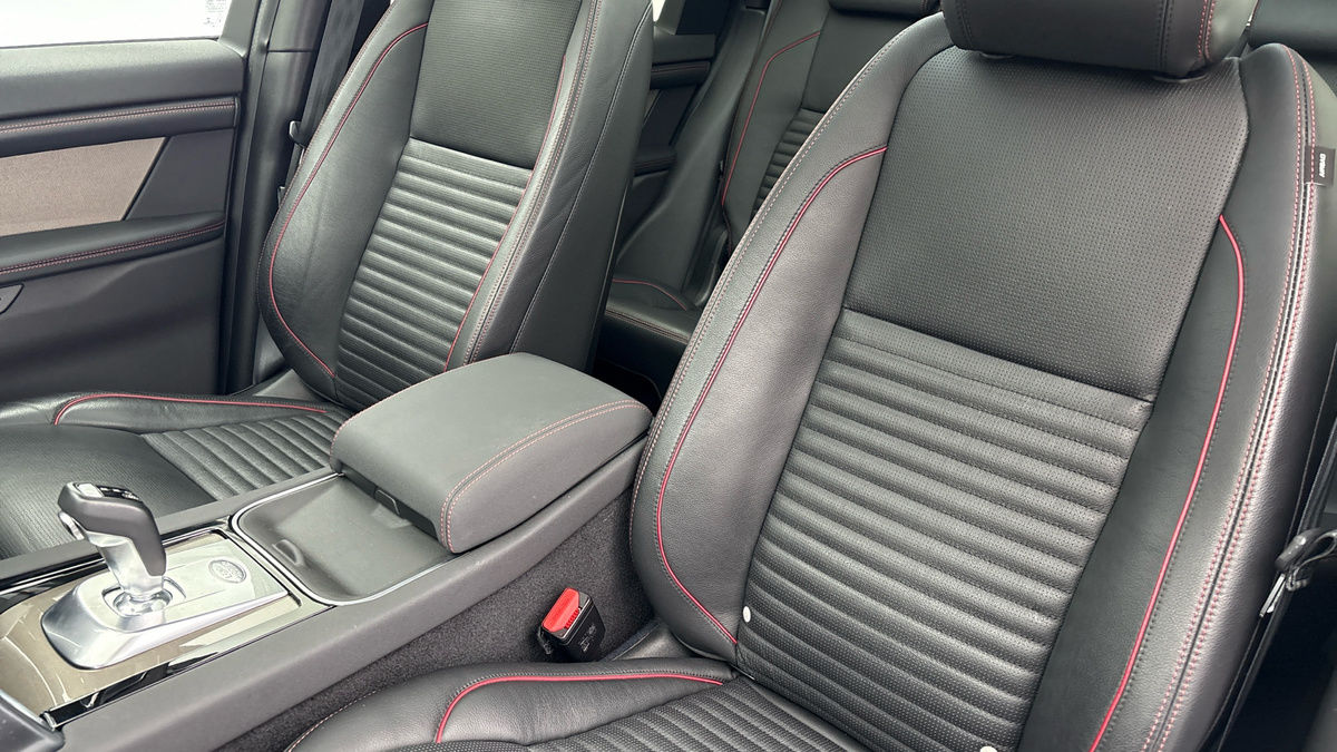 Land Rover Discovery Sport Image 7