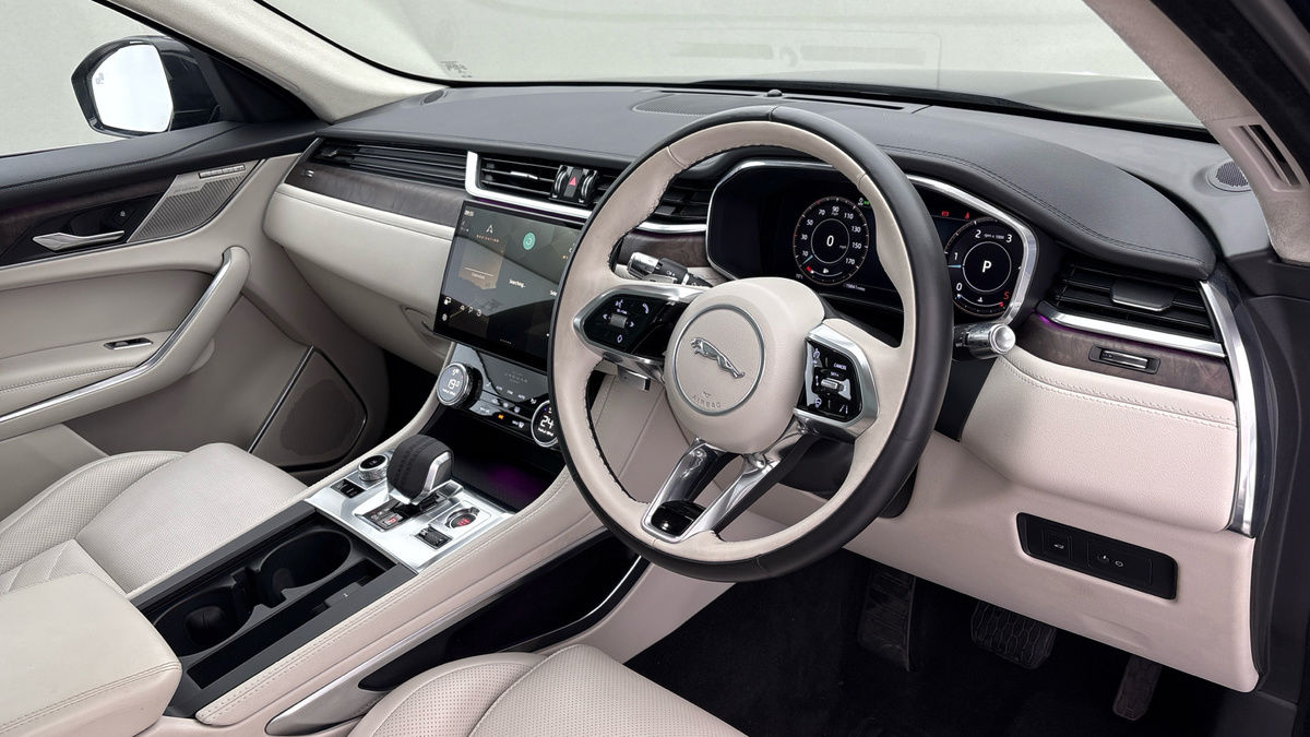 Jaguar F-PACE Image 5