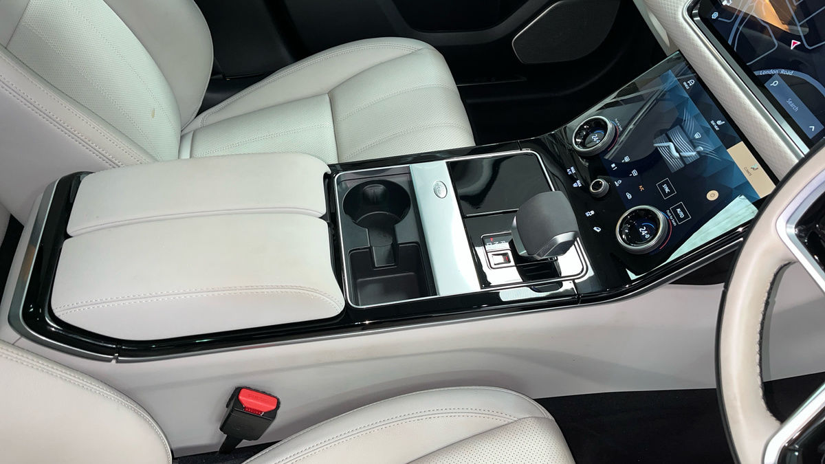 Land Rover Range Rover Velar Image 18