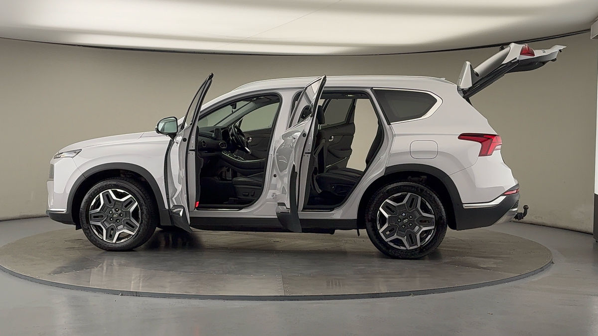 More views of Hyundai Santa Fe