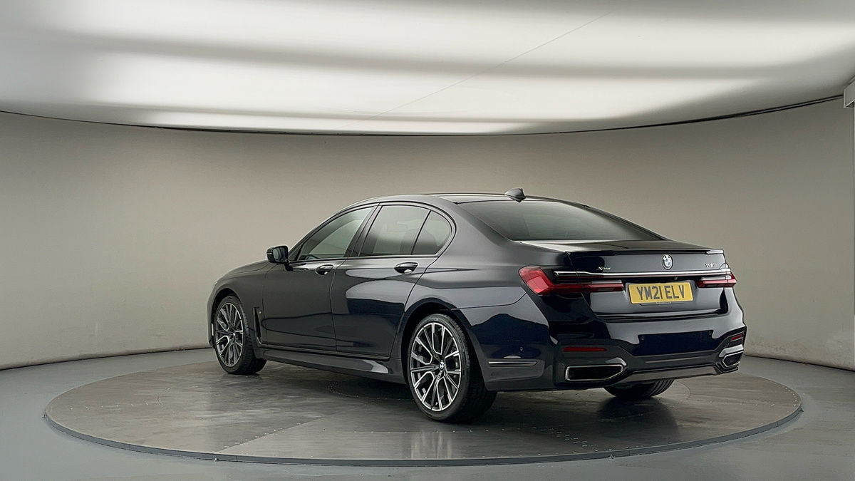BMW 7 Series Image 2