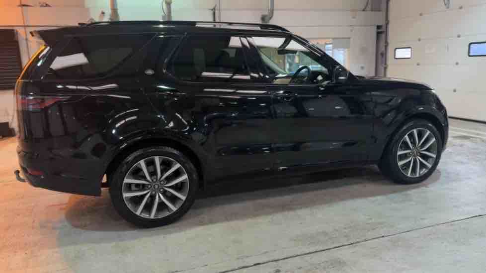 More views of Land Rover Discovery