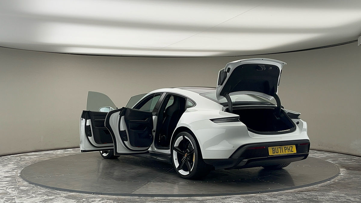 Porsche Taycan Image 23