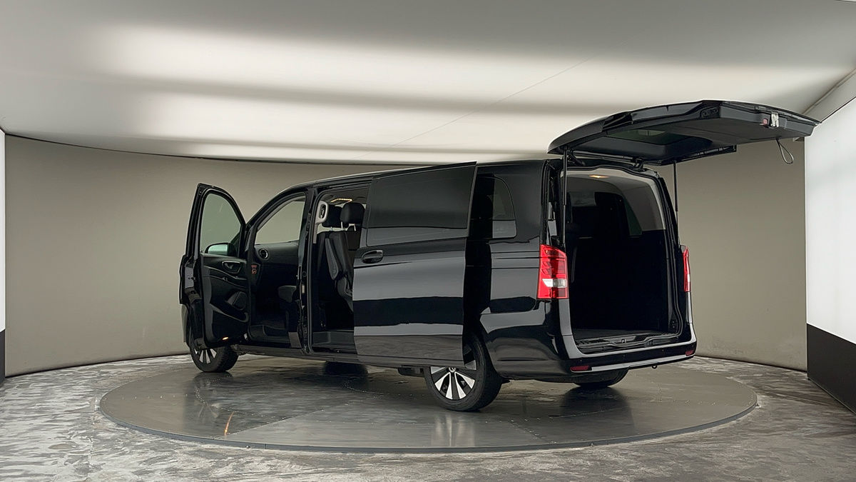 More views of Mercedes-Benz Vito