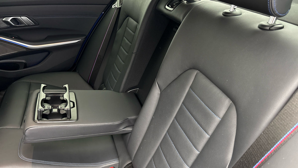BMW 3 Series Image 9