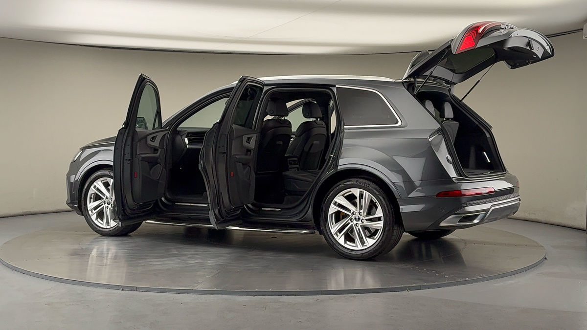 More views of Audi Q7