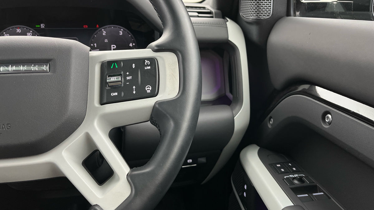 Land Rover Defender 90 Urban Image 14