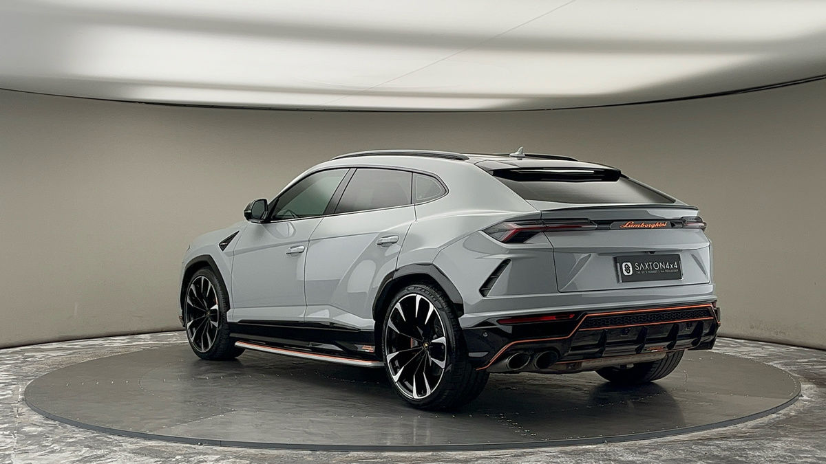 Lamborghini Urus Image 2