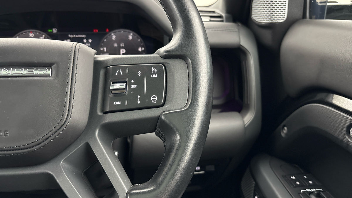 Land Rover Defender 130 Urban Image 21