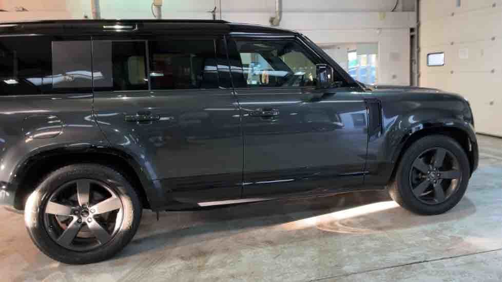 More views of Land Rover Defender 110