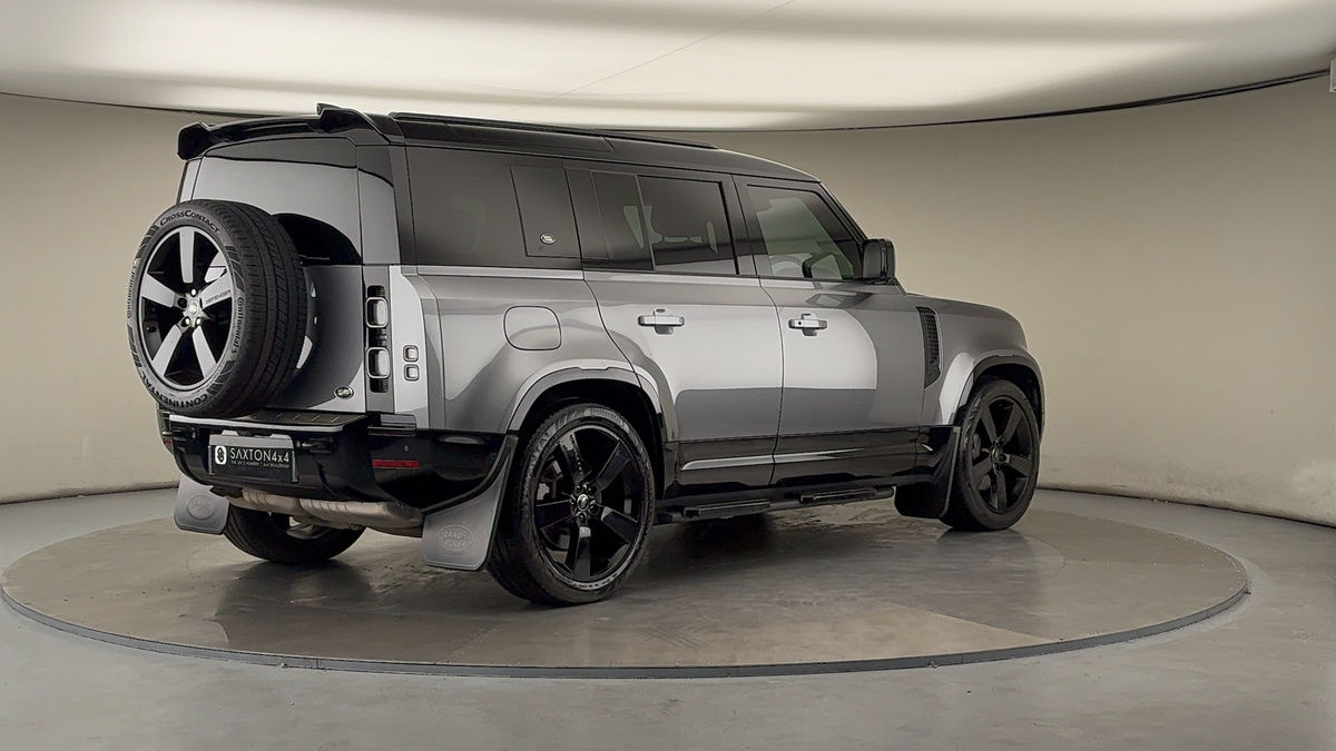 Land Rover Defender 110 Image 21