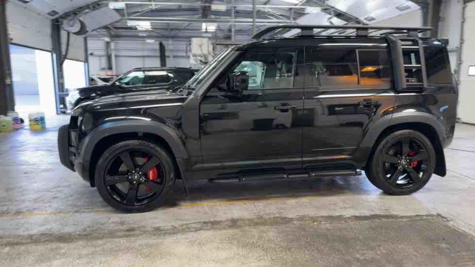 More views of Land Rover Defender 110